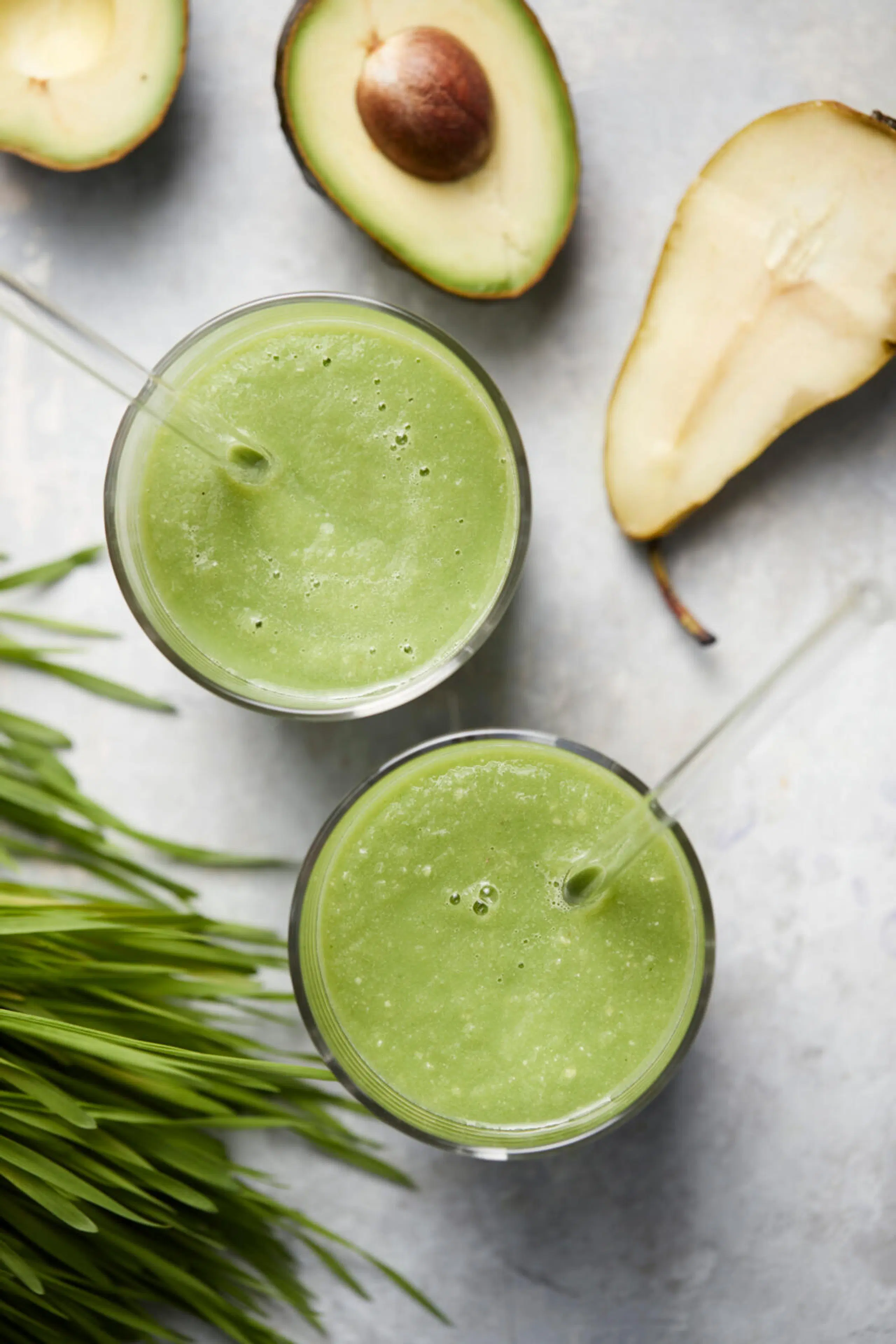 Avokado-vehnänorassmoothie