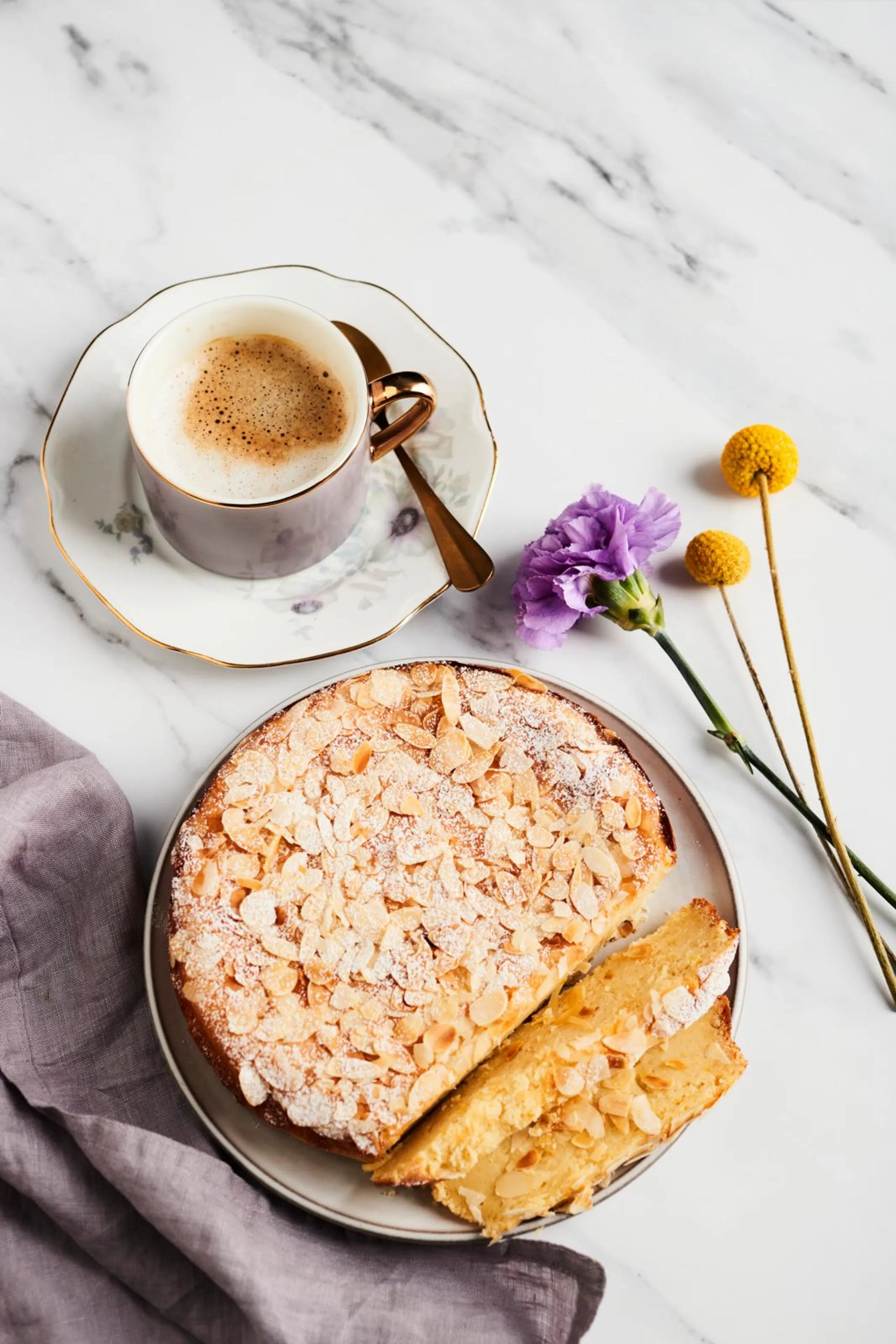 Italialaisen siruunakakun salaisuus on ricottajuusto, joka takaa kakun mehevyyden.