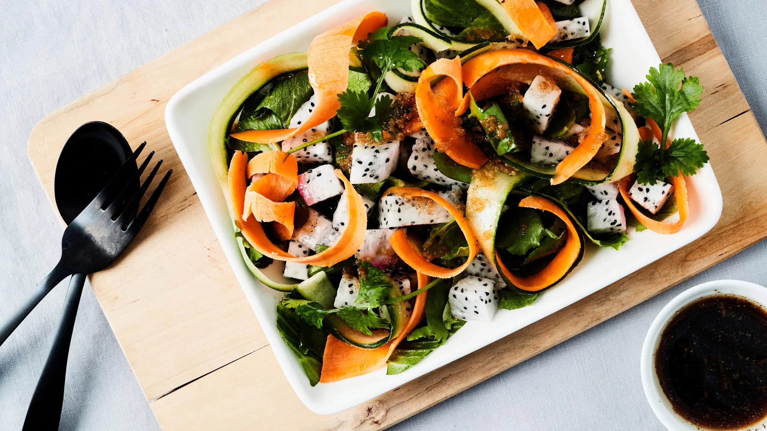 Kasvis-pitaijasalaatti