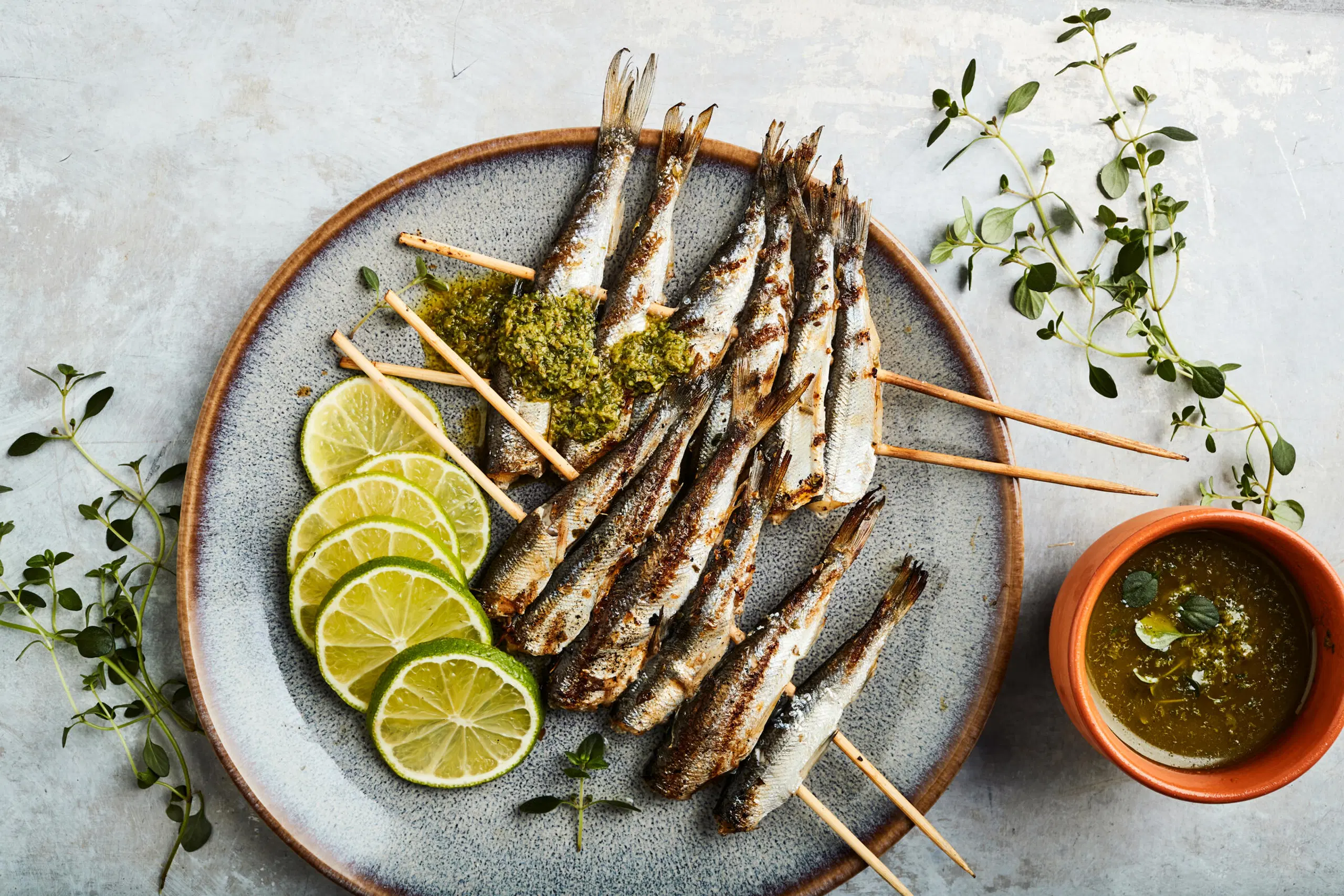 Grillatut muikut ja salsa verde