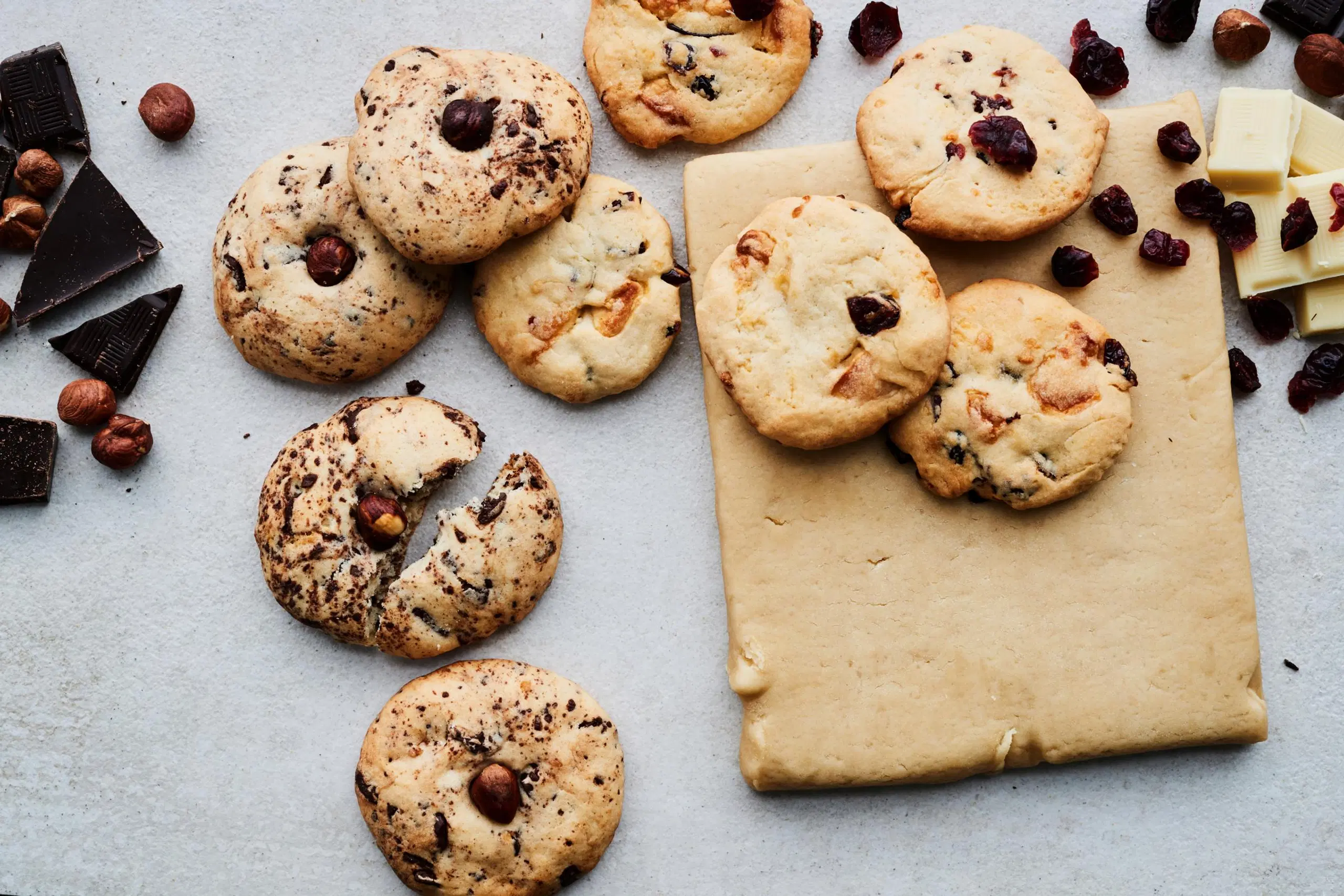 Helpot murotaikinakeksit valmistaikinasta.