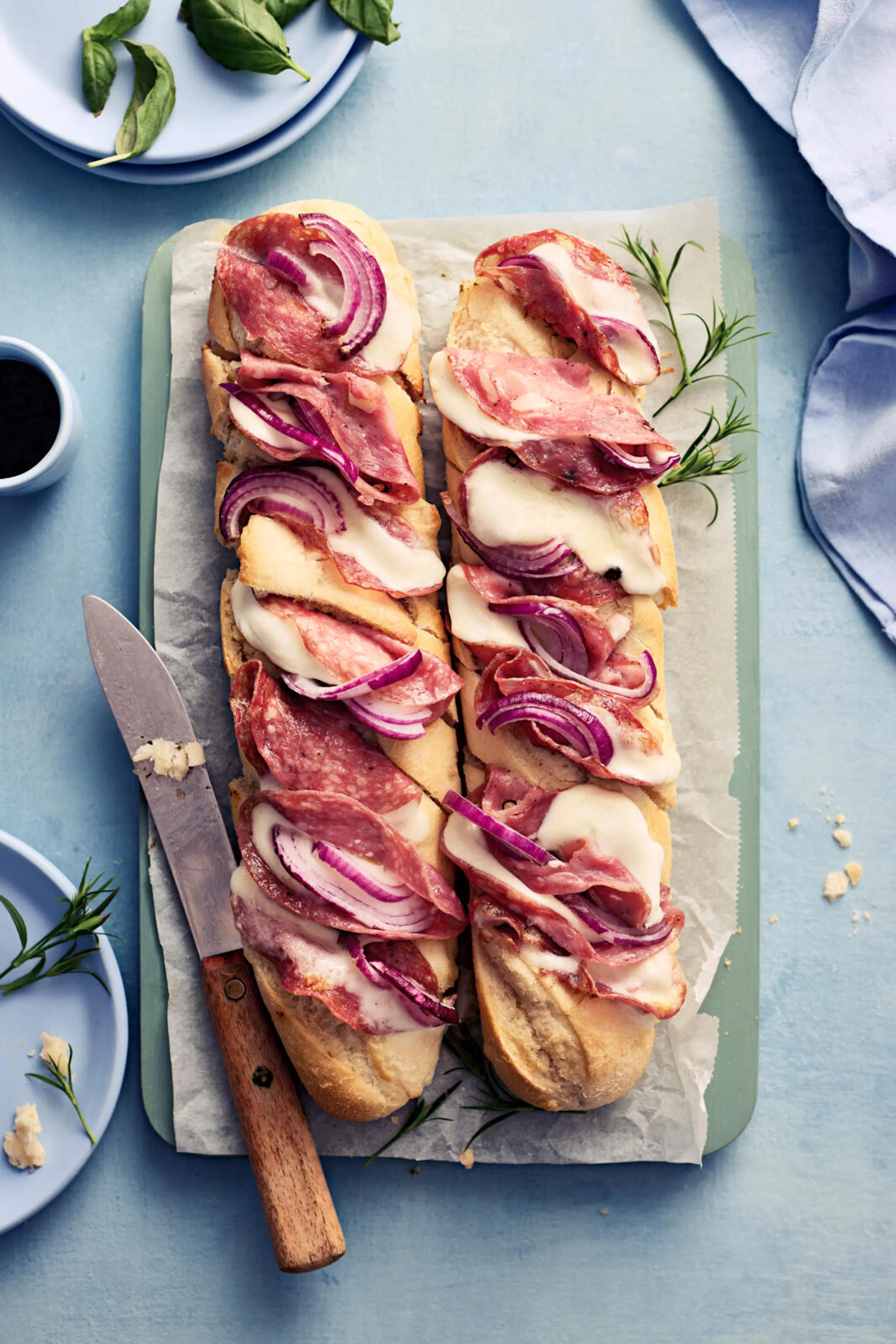Nopeat salami-mozzarellapatongit