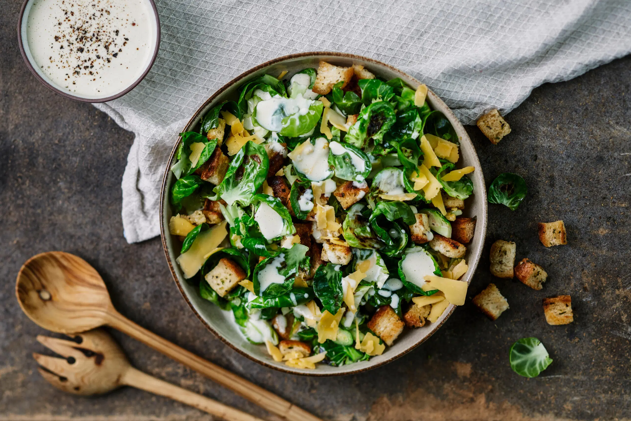 Caesarsalaatti ruusukaalista
