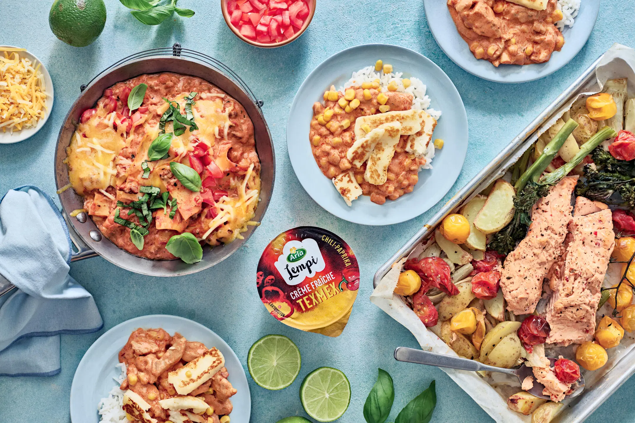 Tulinen kana-halloumikastike, maukas lohipelti ja pannulasagne sekä purkki Arla Lempi TexMex chili-paprika creme fraichea