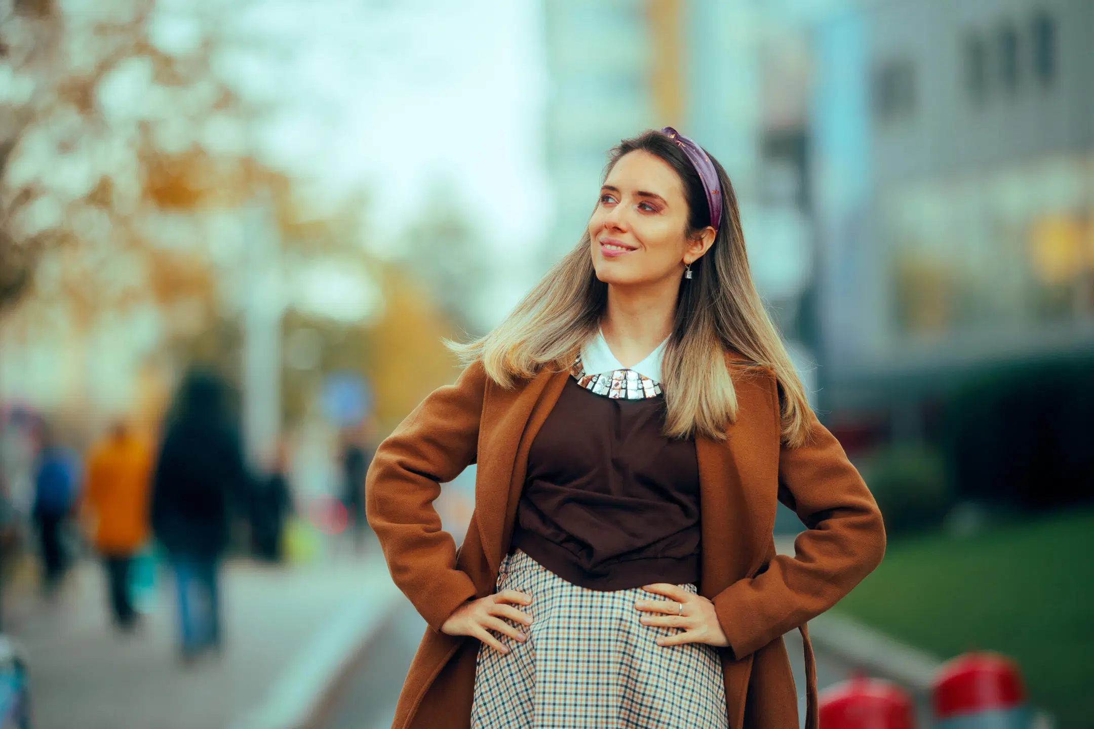Preppy-tyyliin pukeutunut nainen