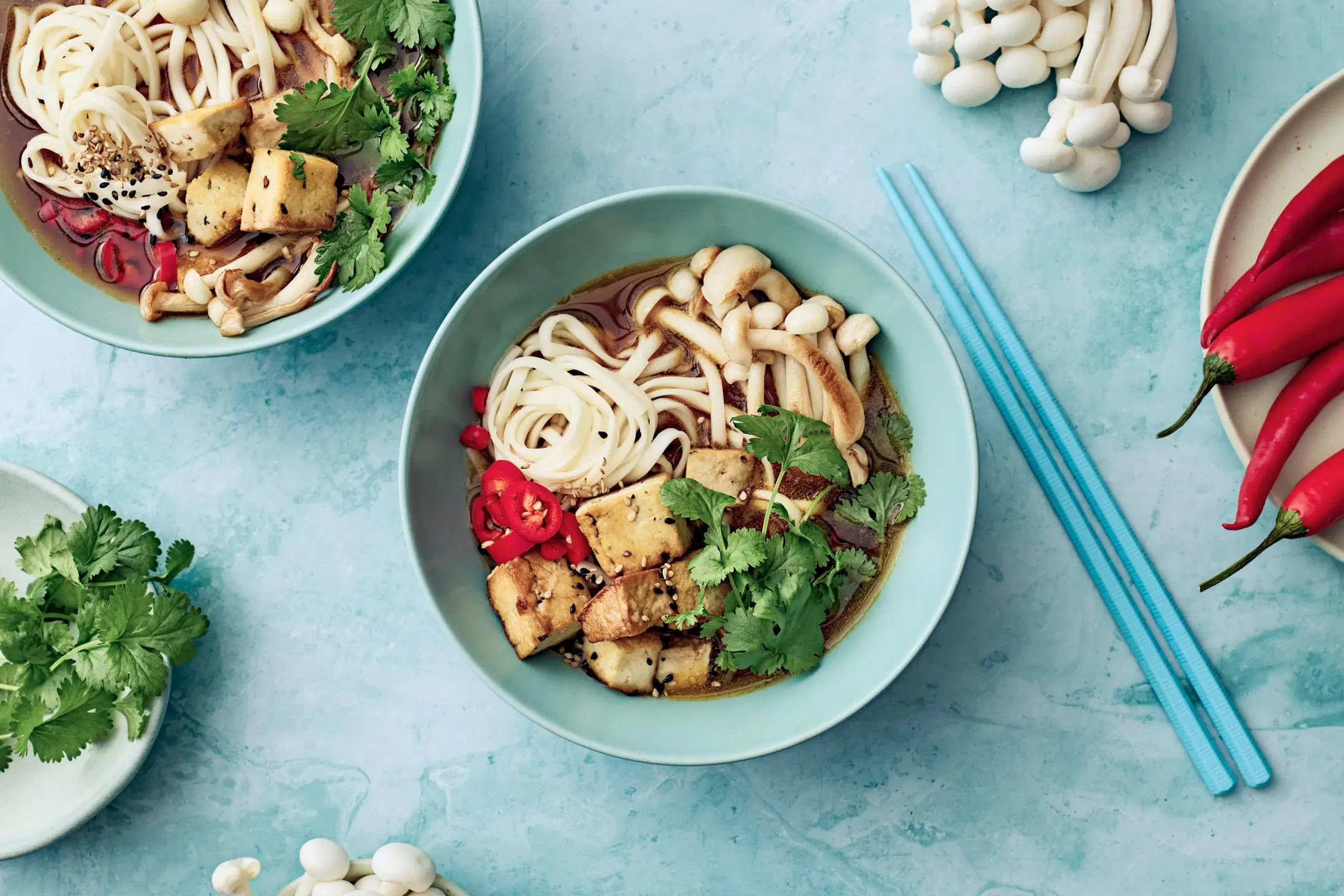 Ramen-keitto shimeji-sienillä ja tofulla