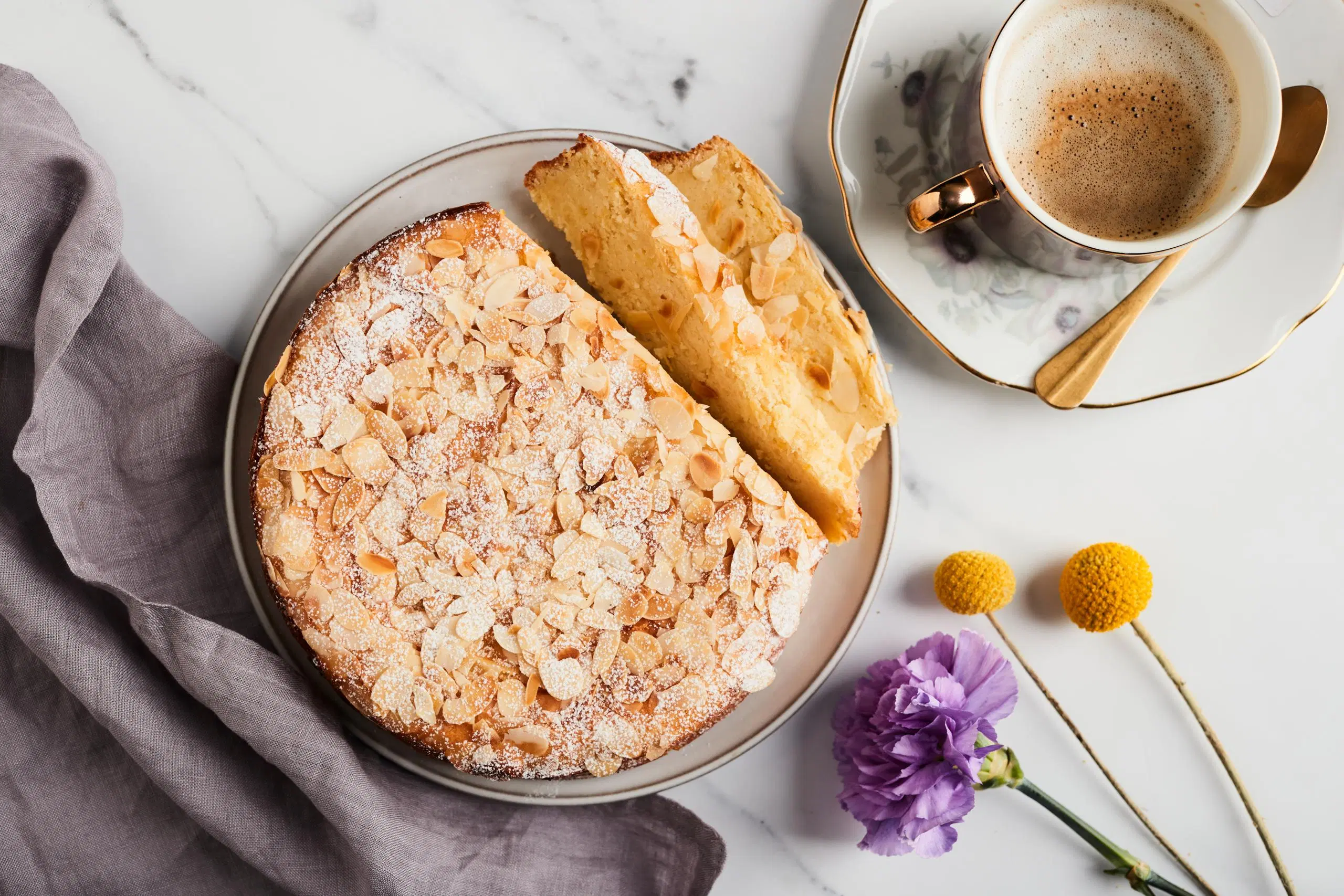 Italialaisen siruunakakun mehevyyden takaa ricotta-tuorejuusto.