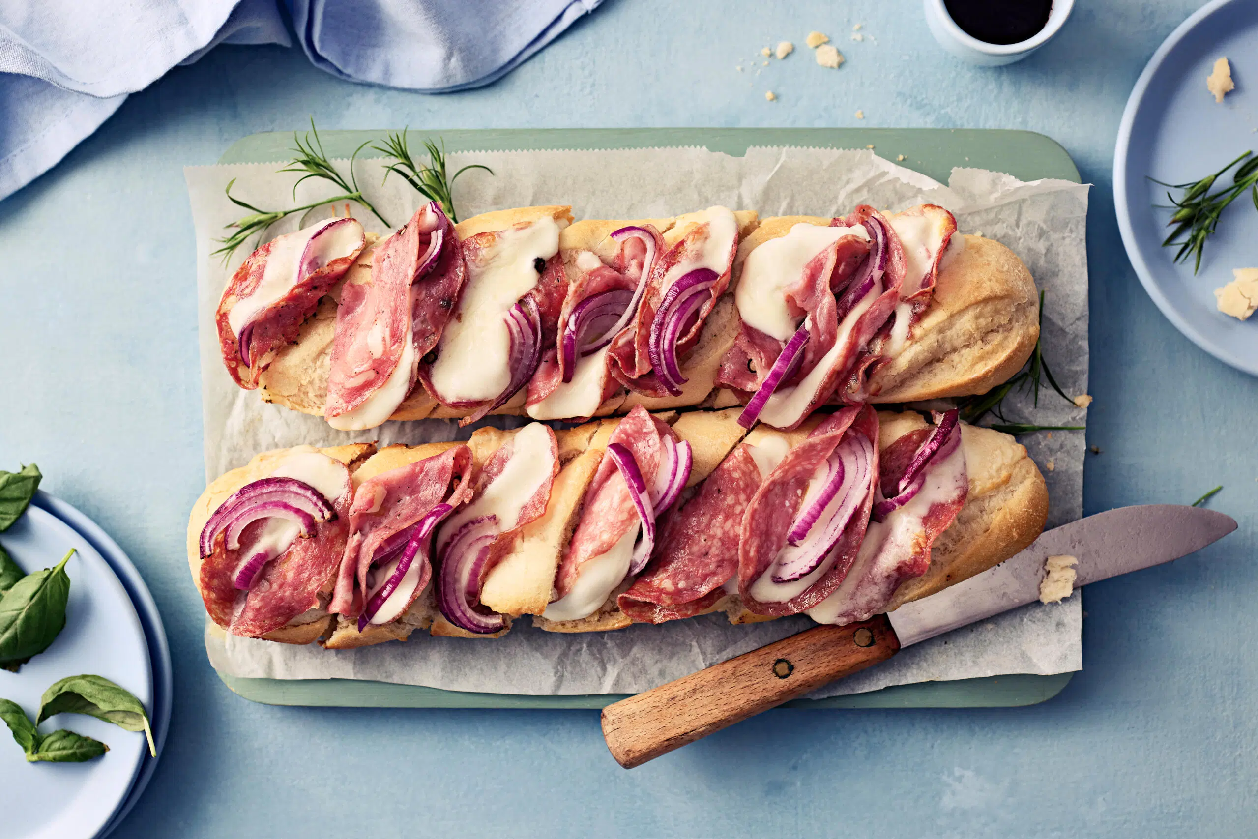 Nopeat salami-mozzarellapatongit