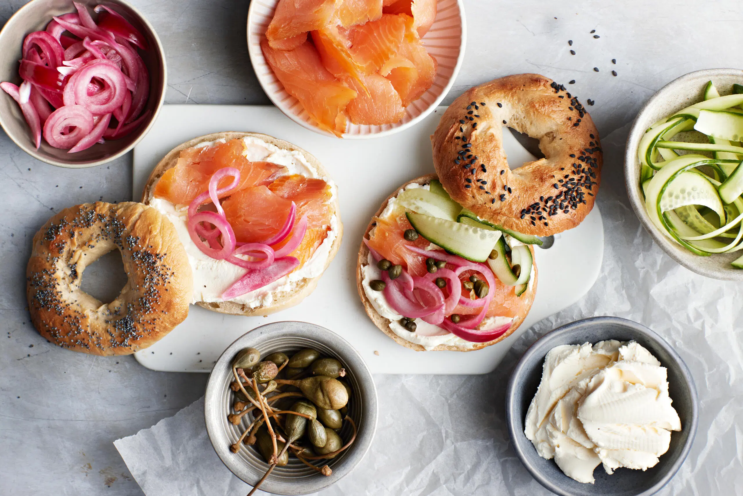 Bagelit lohitäytteellä