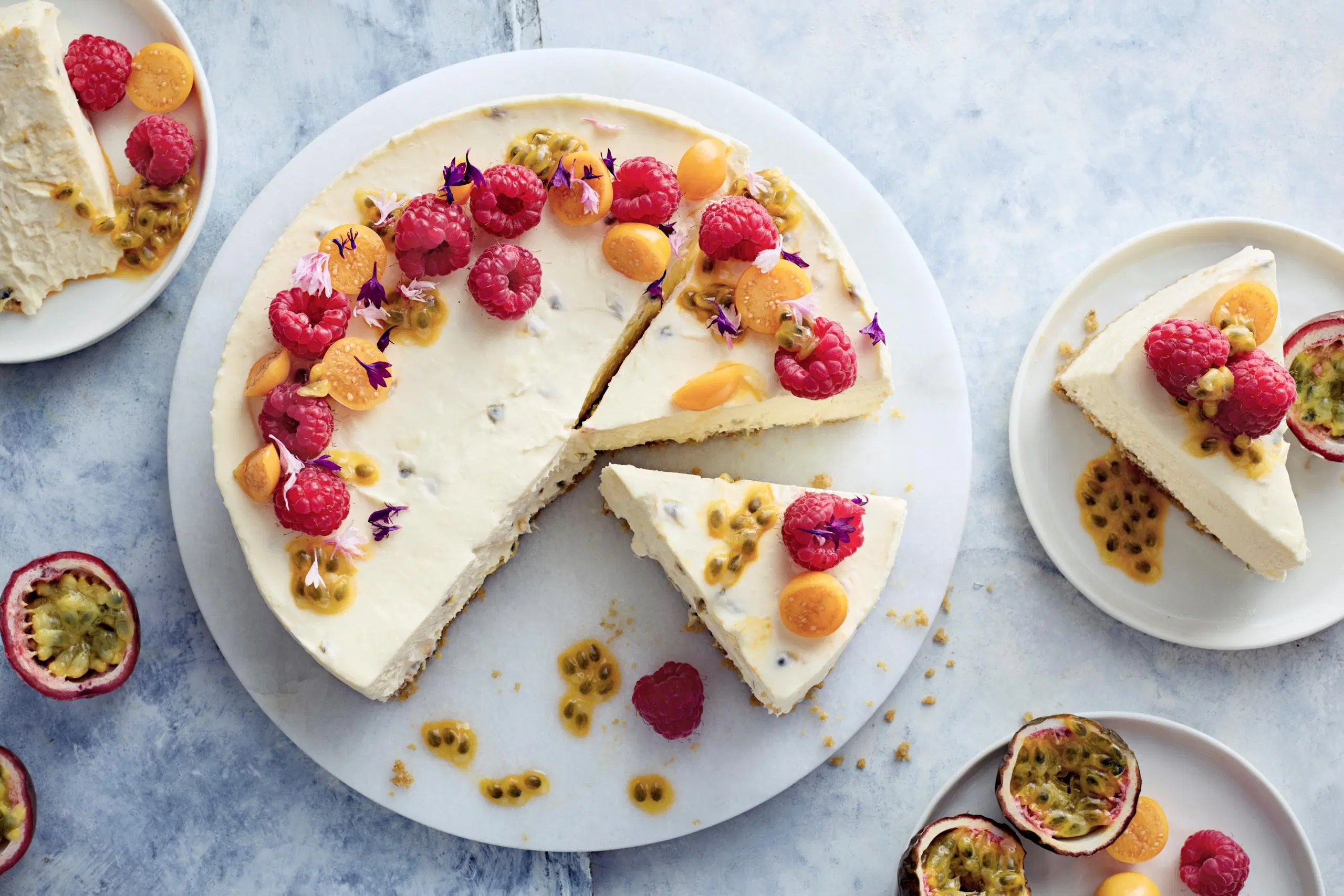 Valkosuklaa-passionjuustokakku