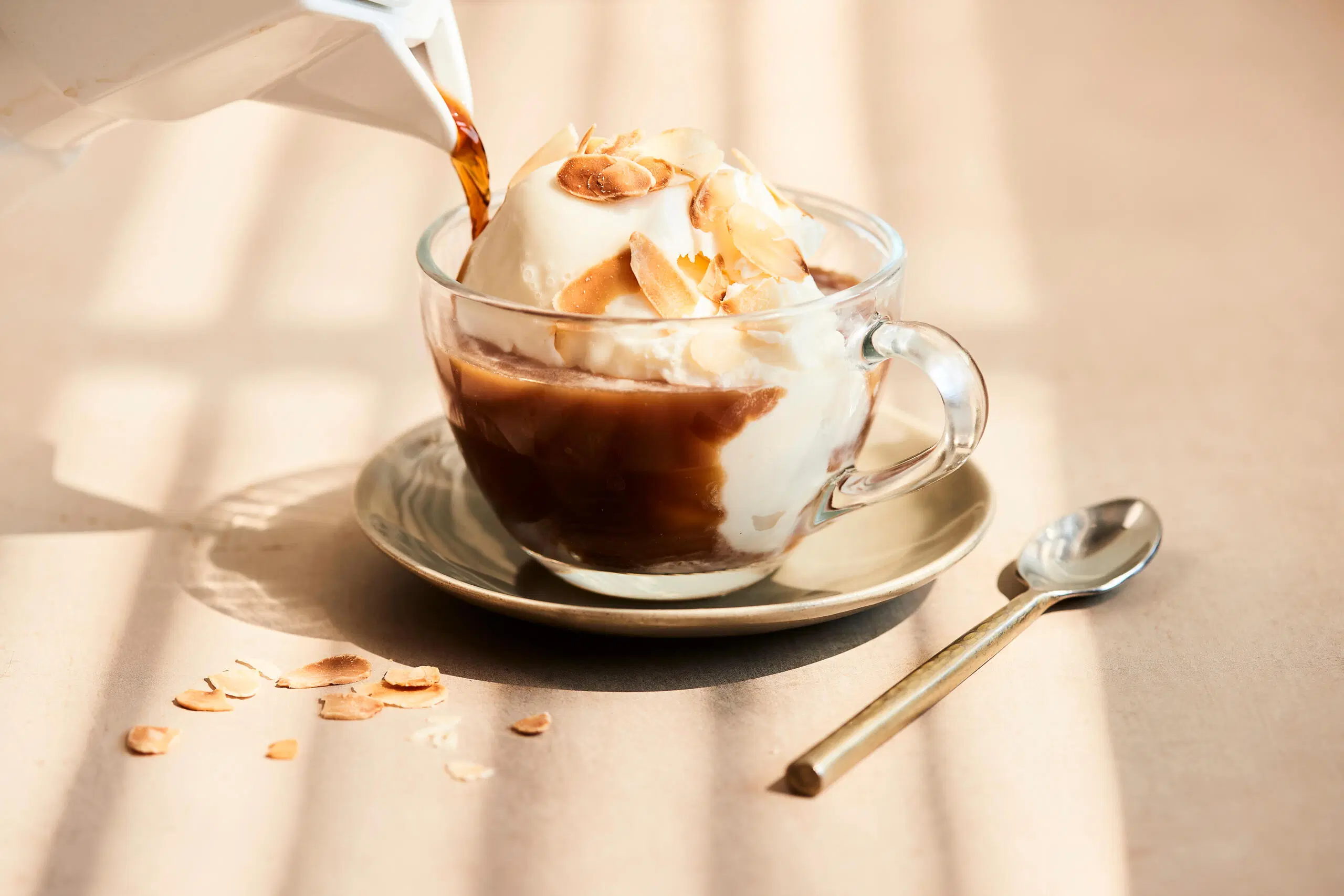 Affogato eli italialainen jäätelökahvi
