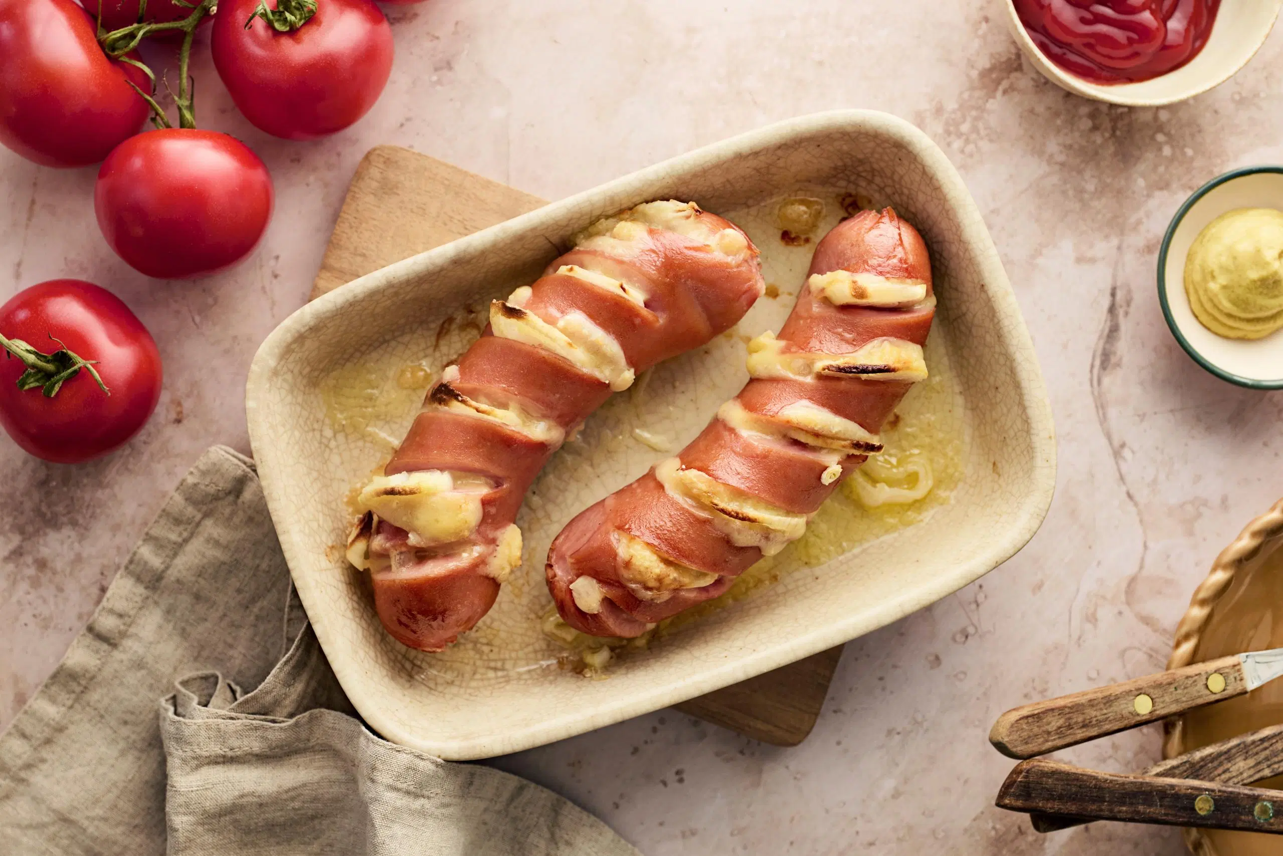 Uunimakkara juustolla ja sipulilla