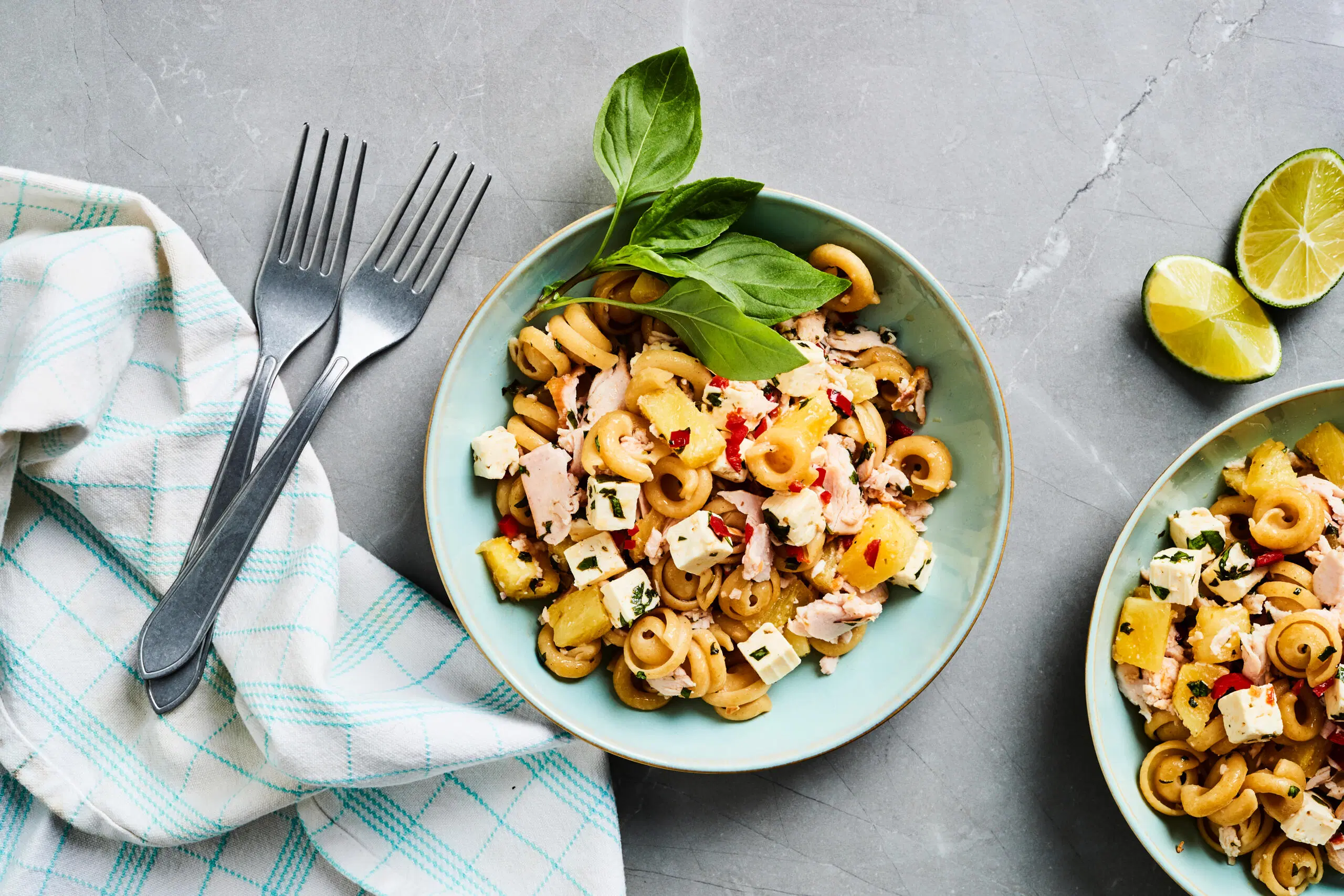 Lempeän tulinen kana-ananaspasta