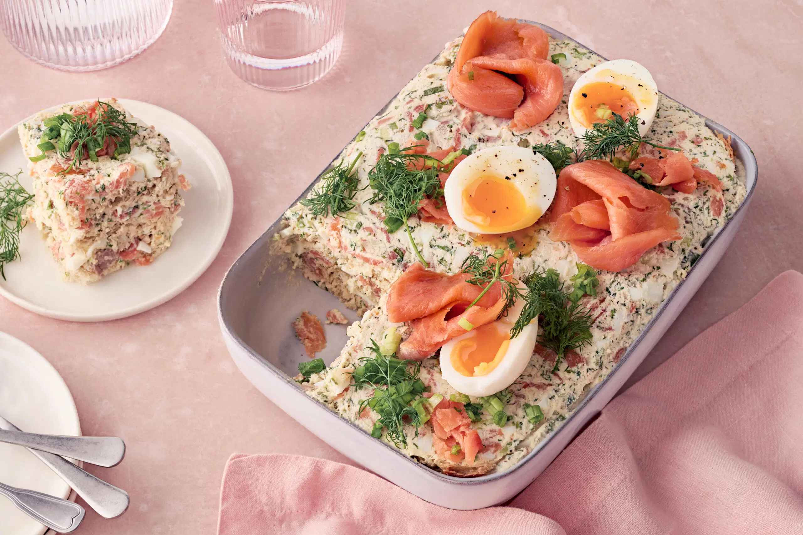 Lohivoileipäkakku vuoassa