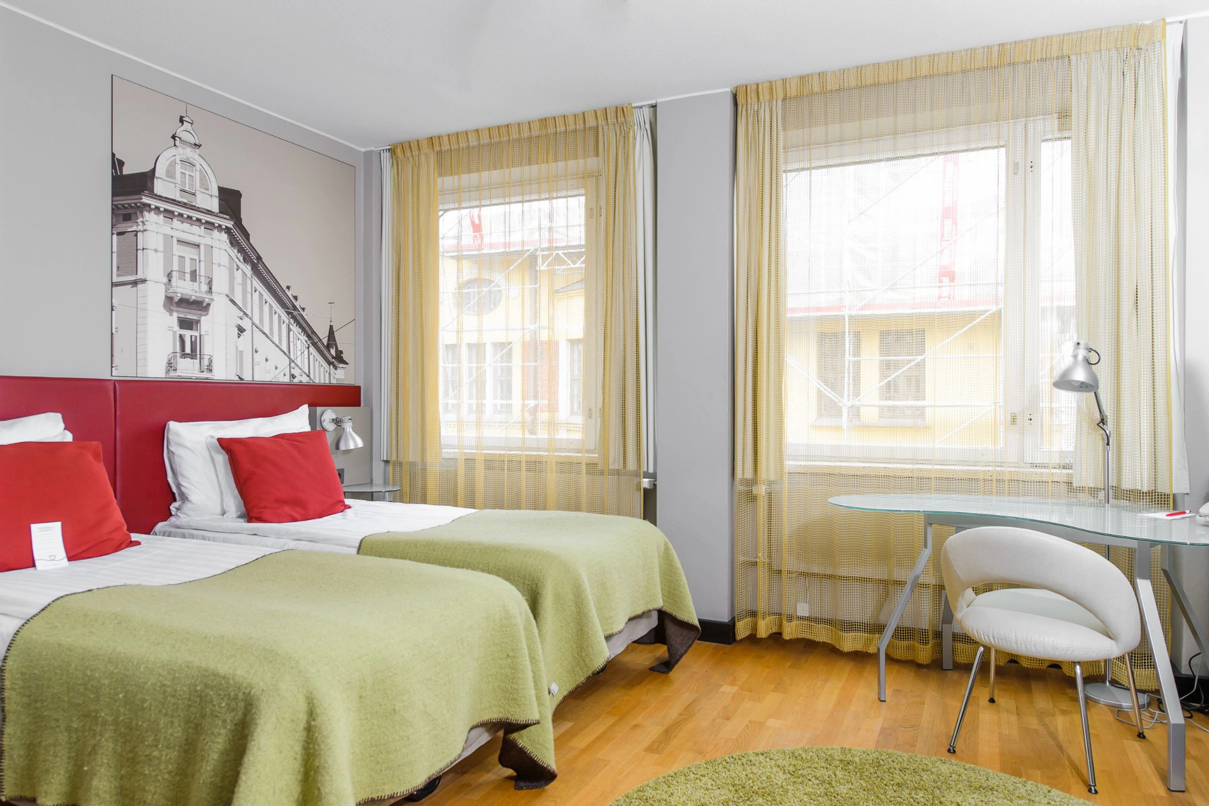 Original Sokos Hotel Albert Standard Twin-huone erillisillä vuoteilla.