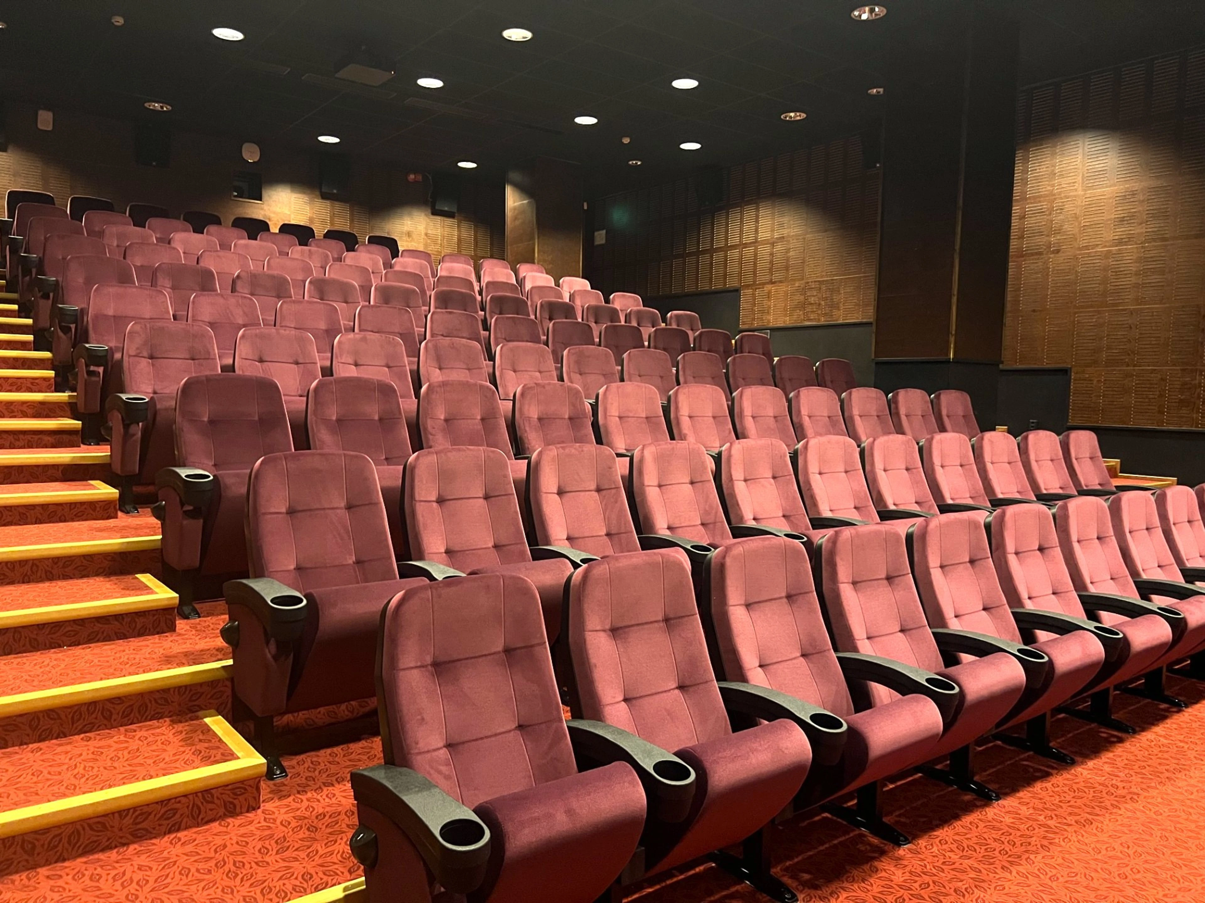 Uuden elokuvateatterin sali Break Sokos Hotel Vuokatissa.