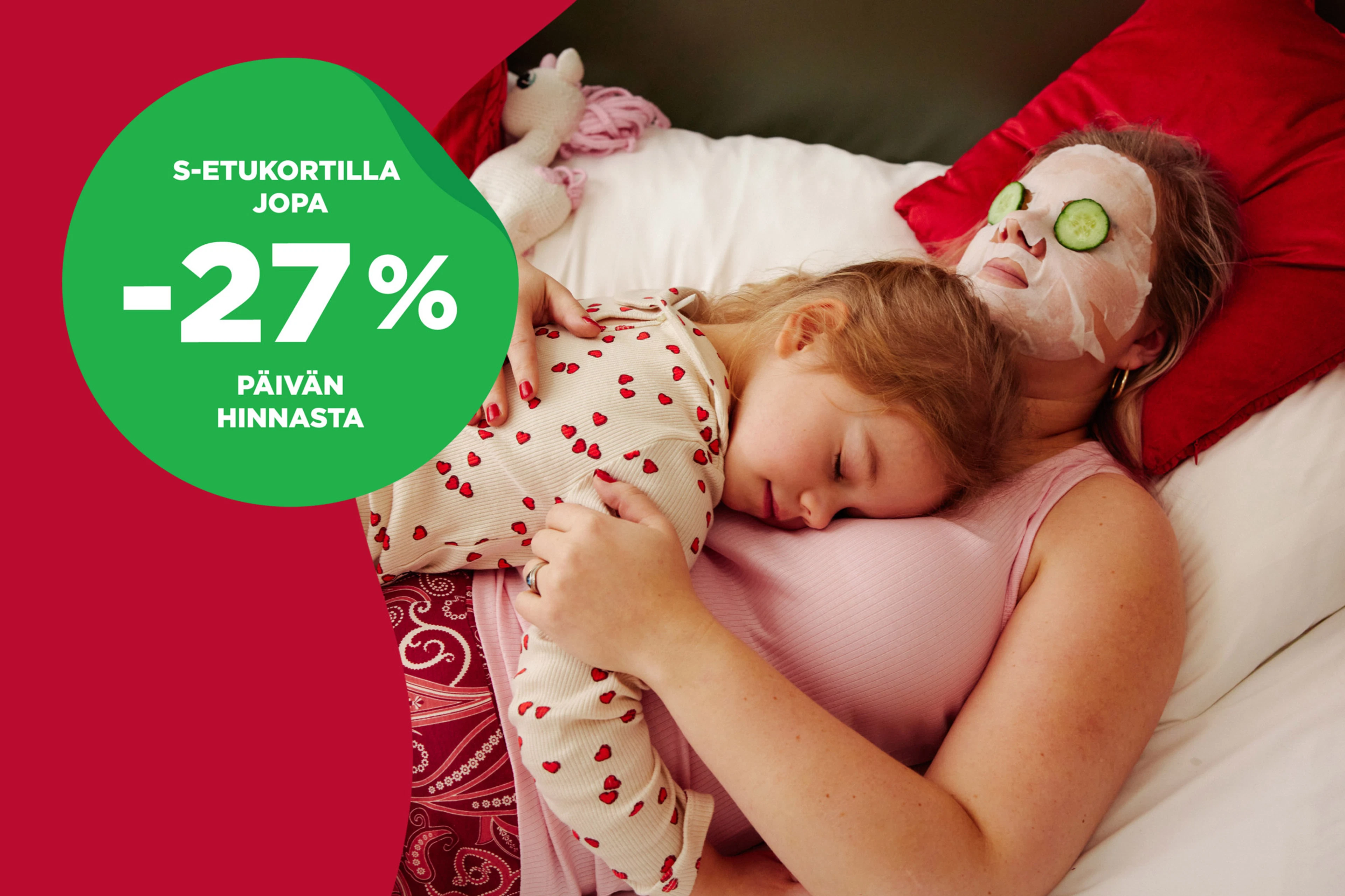 Hintatieto: S-Etukortilla jopa -27 % päivän hinnasta. Nainen ja pikkutyttö lepäävät sylikkäin vuoteella.