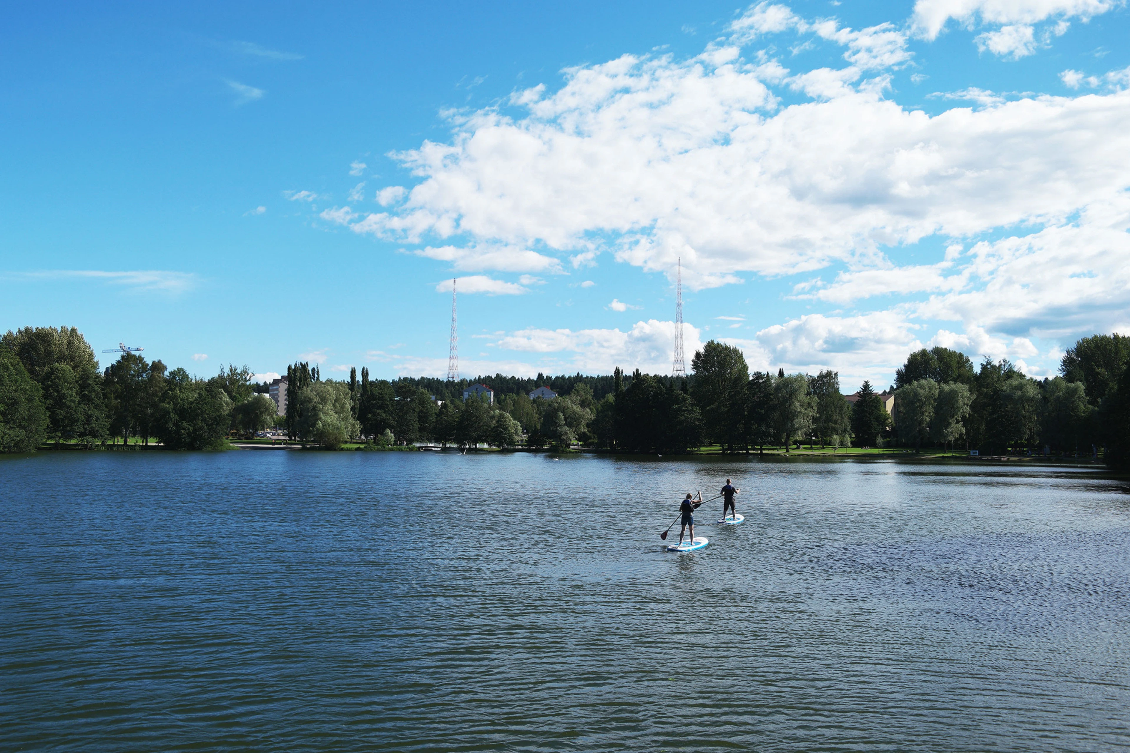Suppailua Pikku-Vesijärvellä. Kuva: Visit Lahti / Niklas Rekola