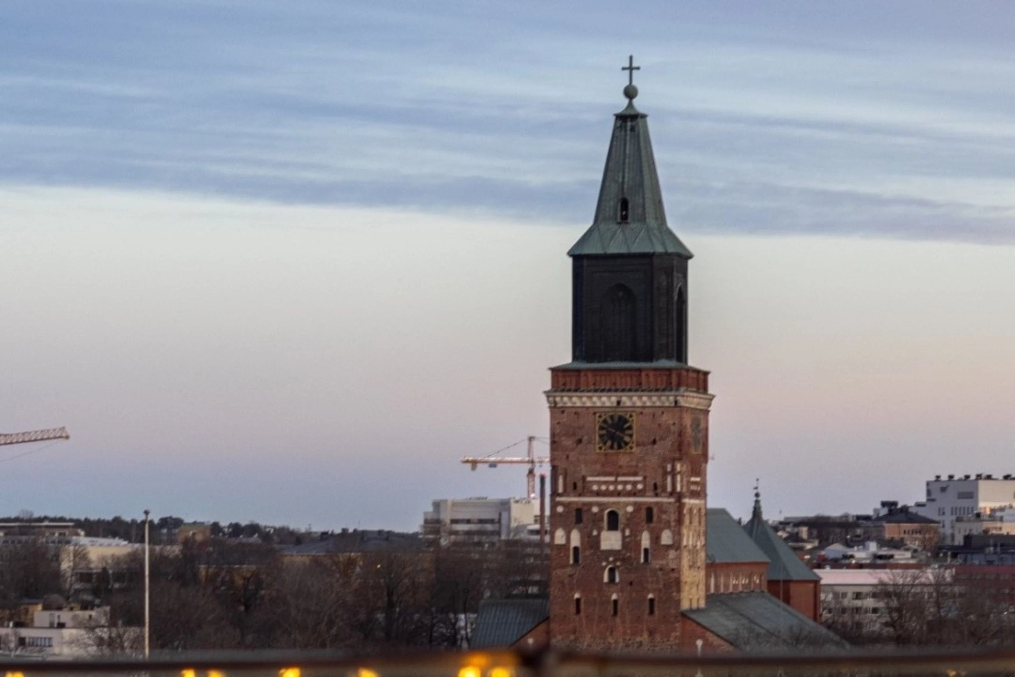 Turun Tuomiokirkko Walo Rooftop Barista kuvattuna.