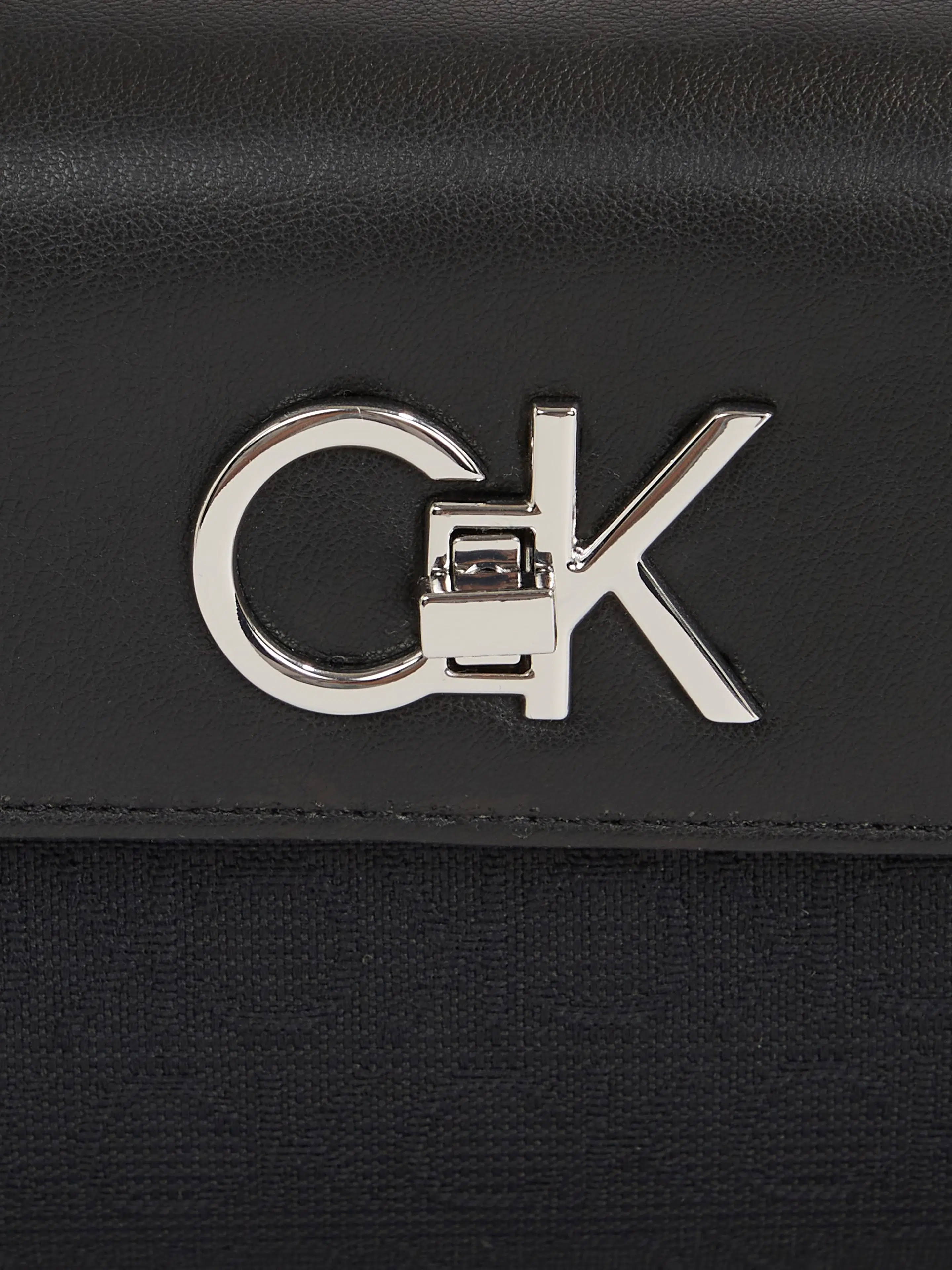 Calvin Klein  Re-lock mini jaq olkalaukku