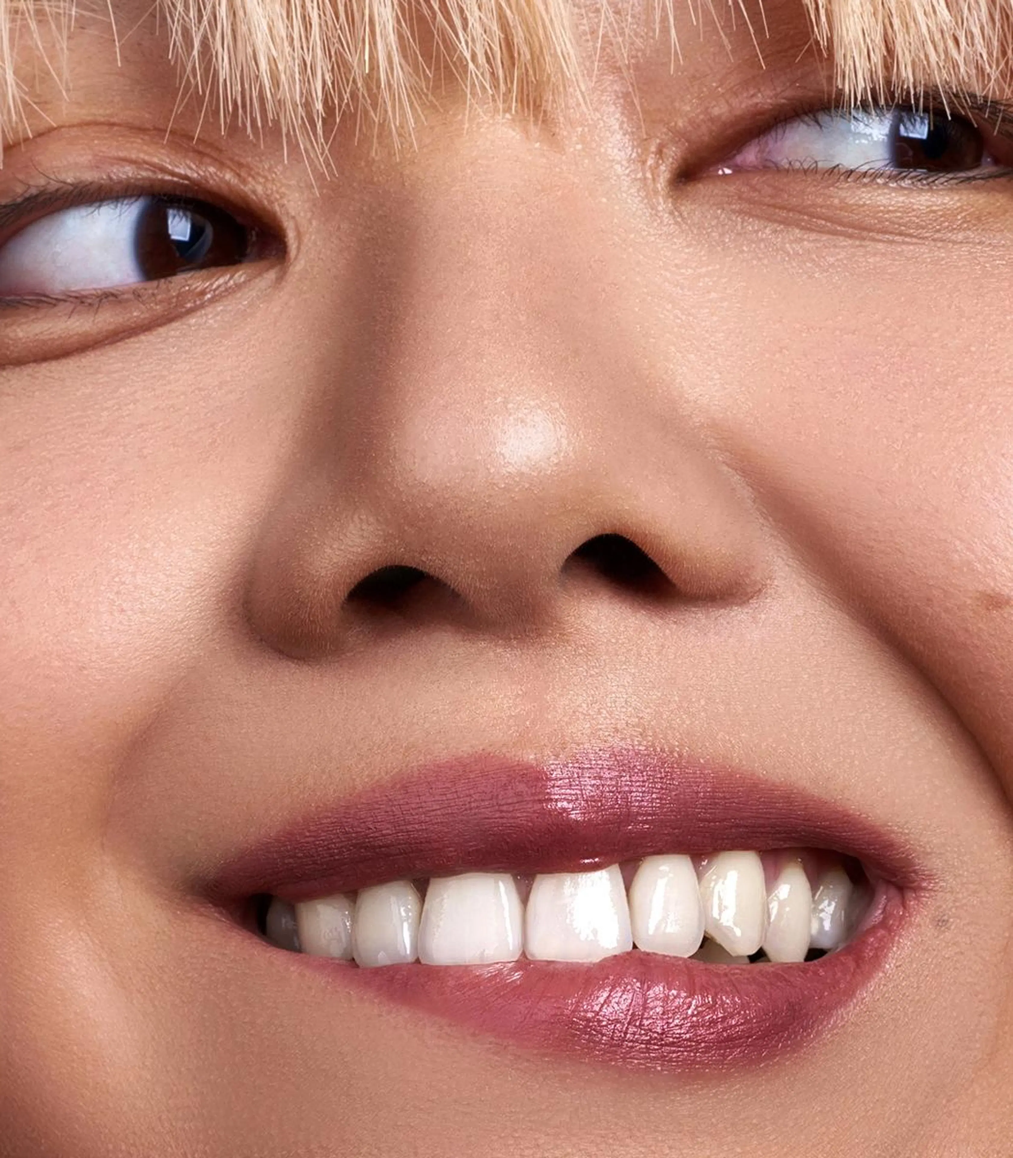 Madara Velvet Wear Lipstick huulipuna 3,8 g