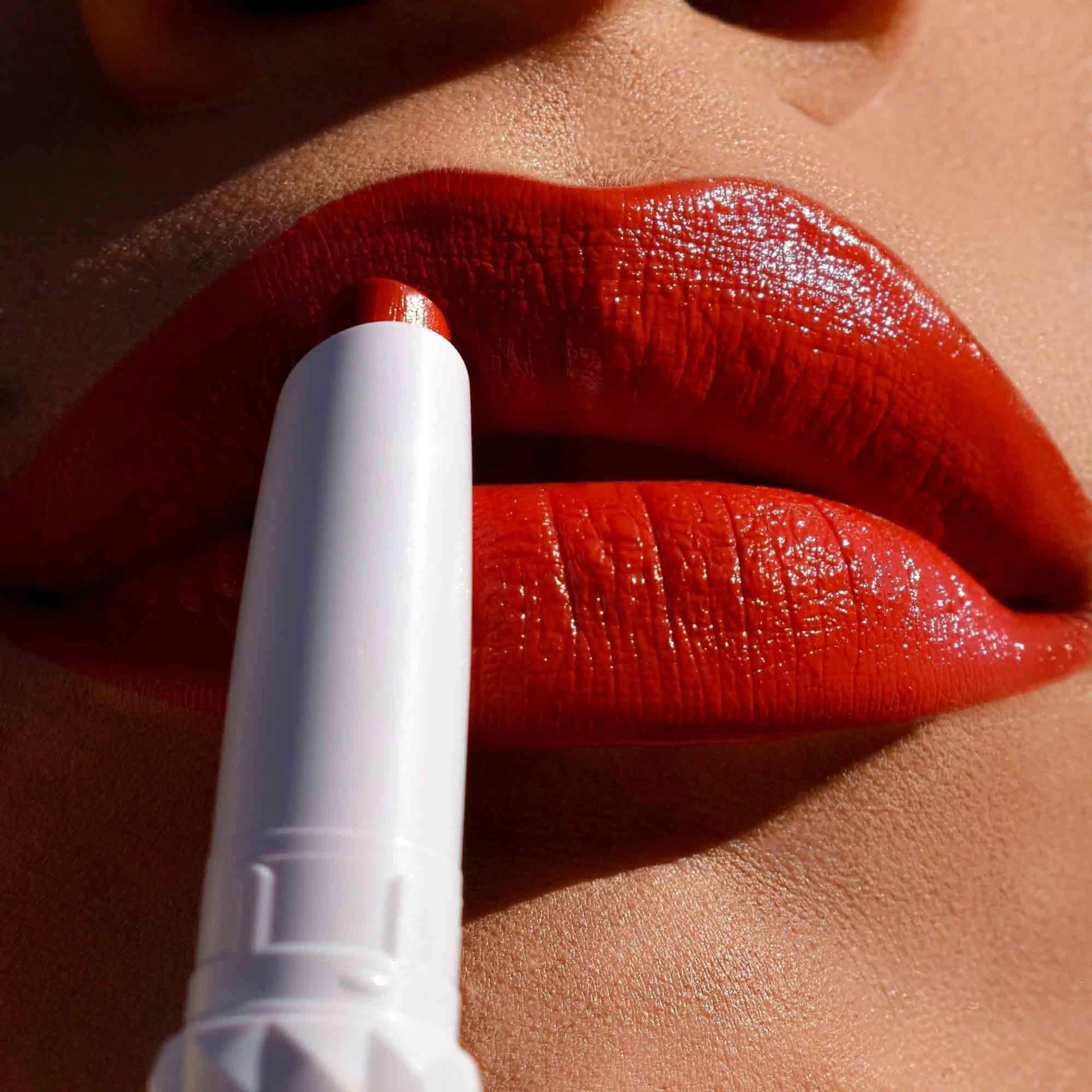 KVD Vegan Beauty Epic Kiss Lipstick huulipuna 3 g