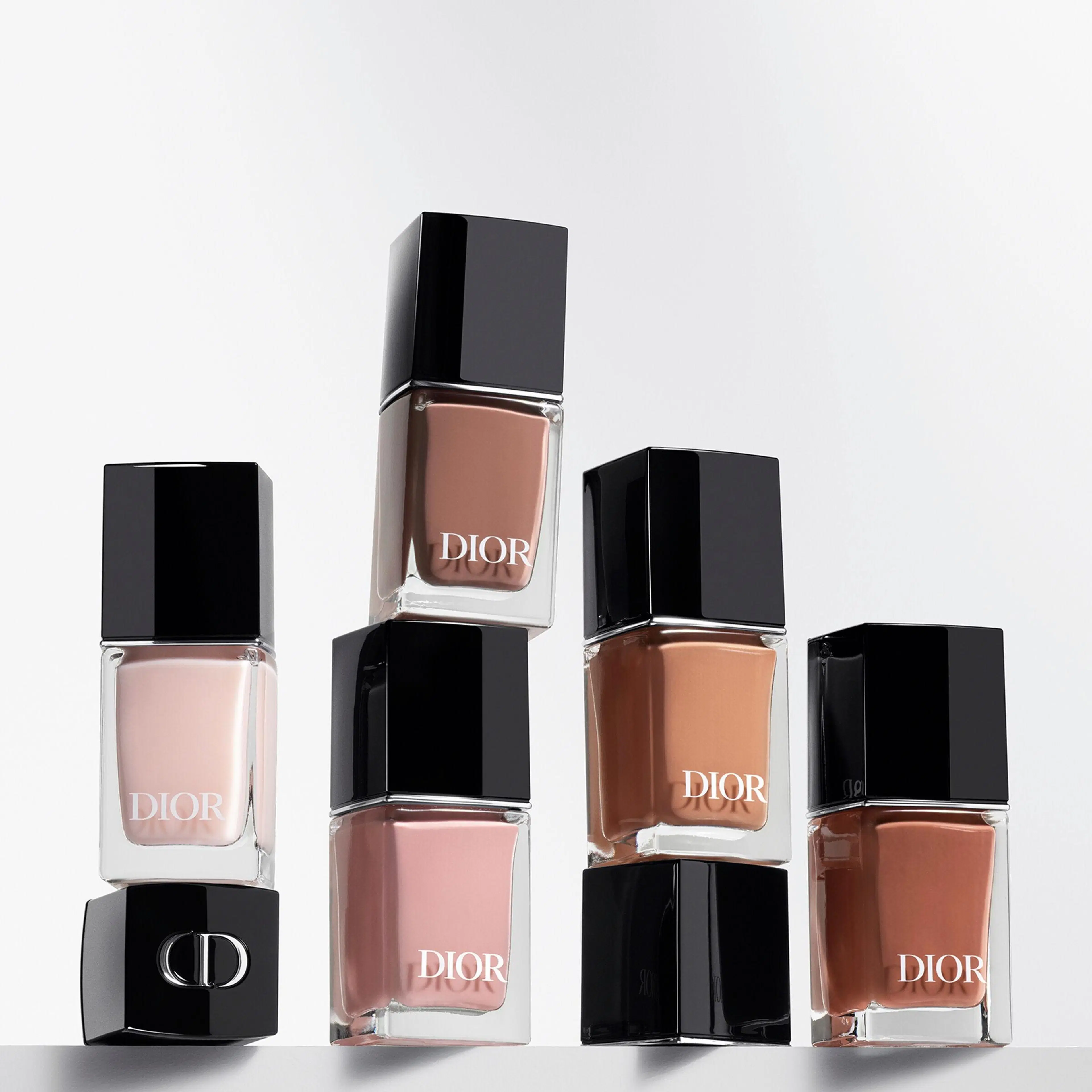 DIOR Vernis Nail Polish with Gel Effect and Couture Color kynsilakka 10 ml