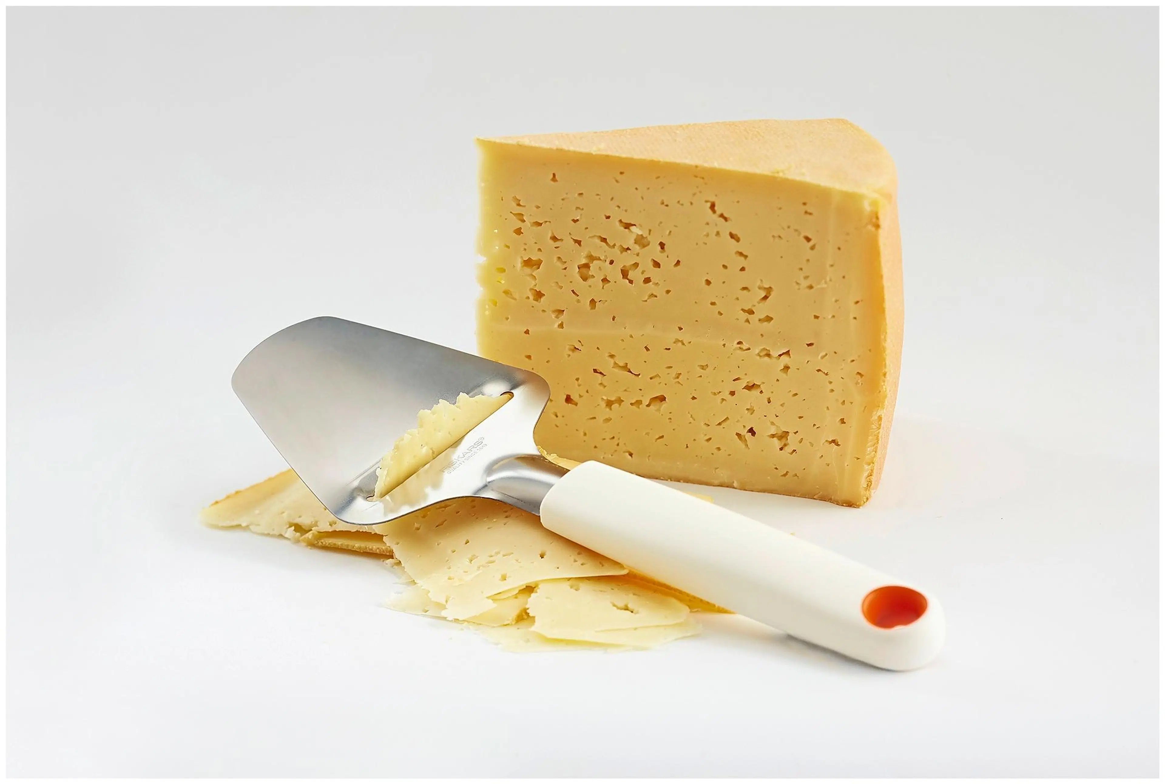 Fiskars Functional Form juustohöylä koville juustoille, valkoinen