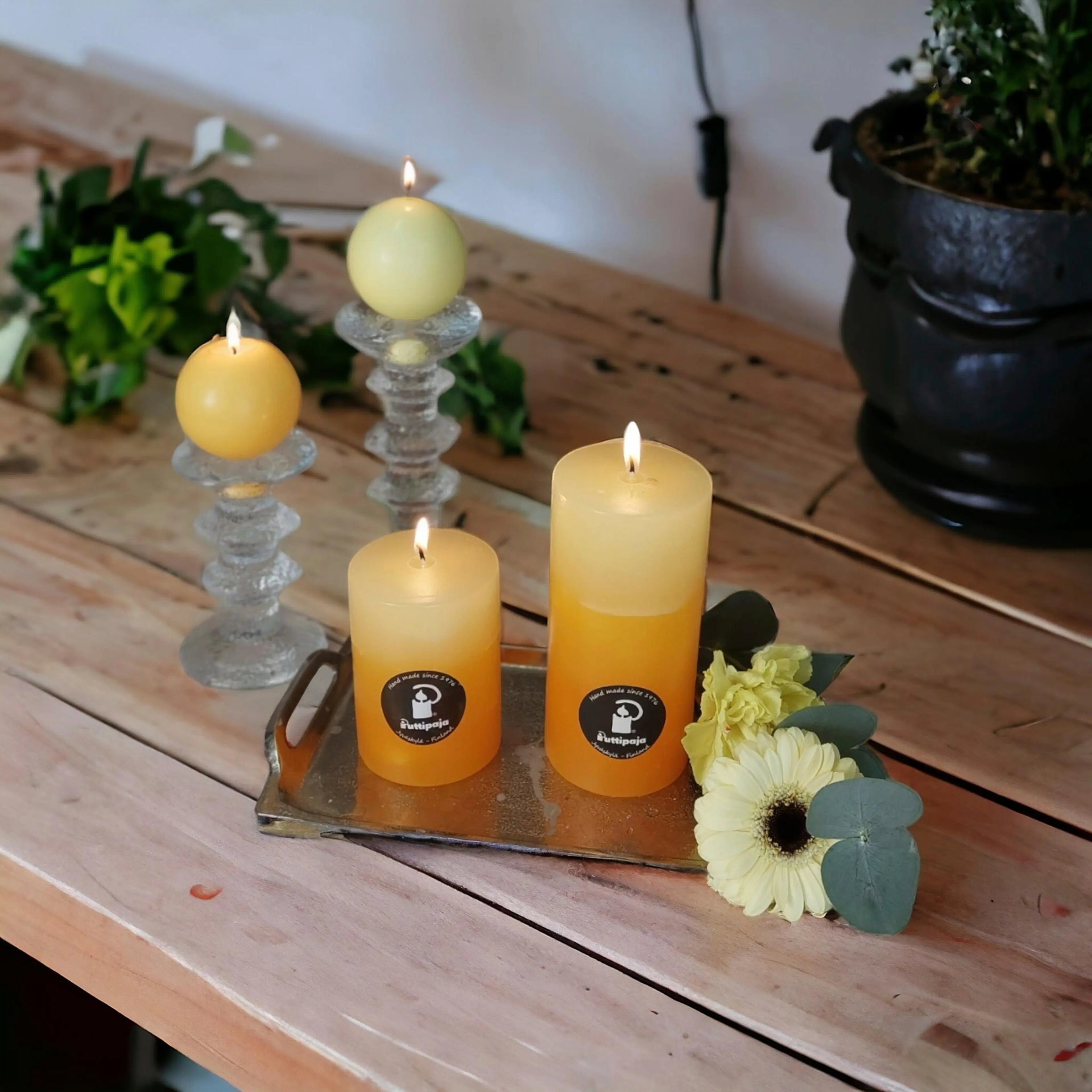 Puttipaja raidallinen läpivärjätty kynttilä, ananas 10 cm