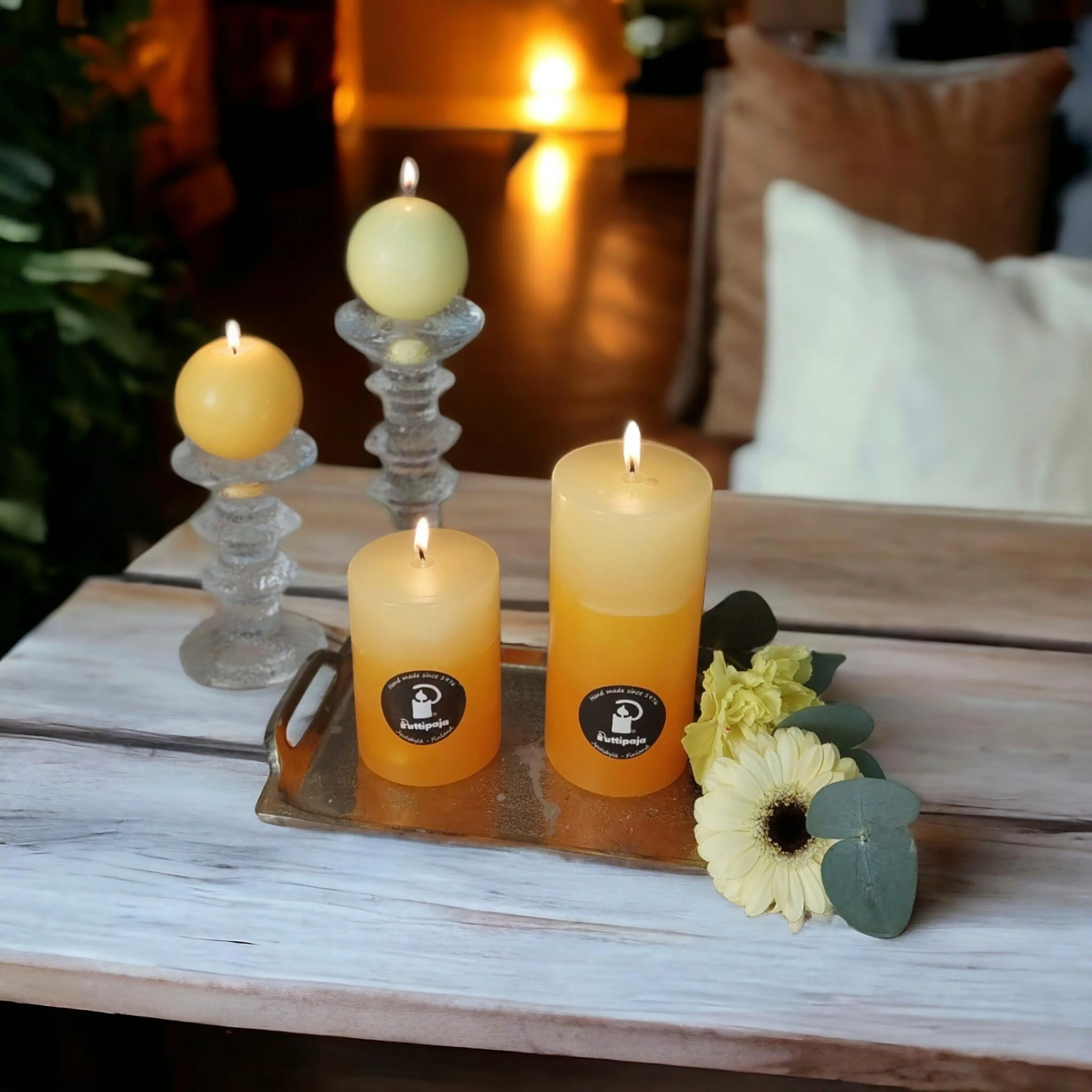Puttipaja raidallinen läpivärjätty kynttilä, ananas 10 cm
