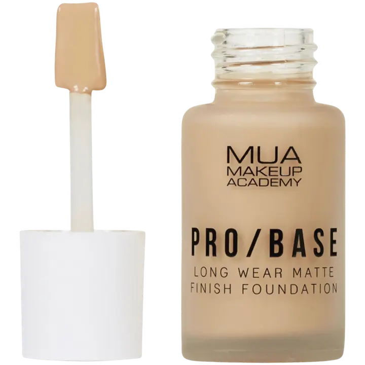 MUA Make Up Academy Pro Base Long Wear Matte Finish Foundation 30 ml 142 meikkivoide