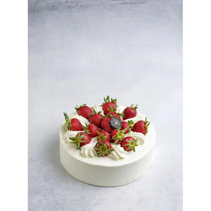 Gateau Kesän mansikkakakku 12 h