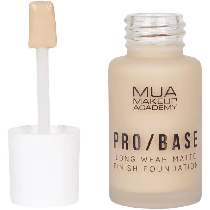 MUA Make Up Academy Pro Base Long Wear Matte Finish Foundation 30 ml 130 meikkivoide
