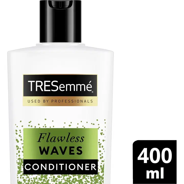 TRESemmé Flawless Waves Hoitoaine Ammattimaista laatua 400 ML