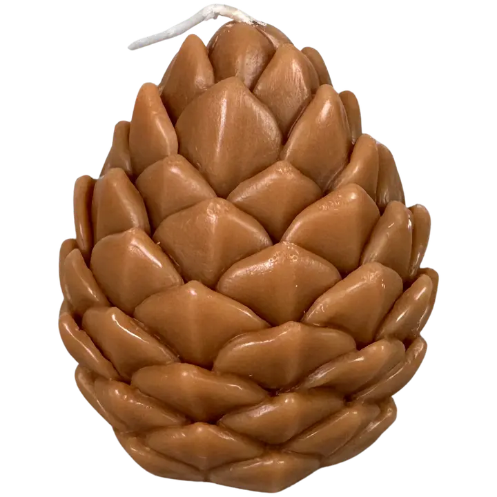 Candle Haven Iso Käpykynttilä, Beige – 8 x 9 cm. Tuoksuton pöytäkynttilä, paino 210 g. Tunnelmallinen kävyn muotoinen kynttilä luonnollisessa beigessä sävyssä