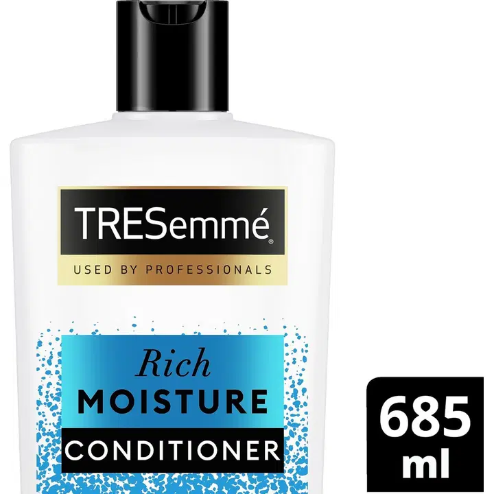 TRESemmé Rich Moisture Hoitoaine Ammattimaista laatua 685 ML