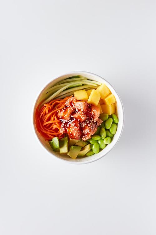 Sushi Daily aasialainen lohisalaatti